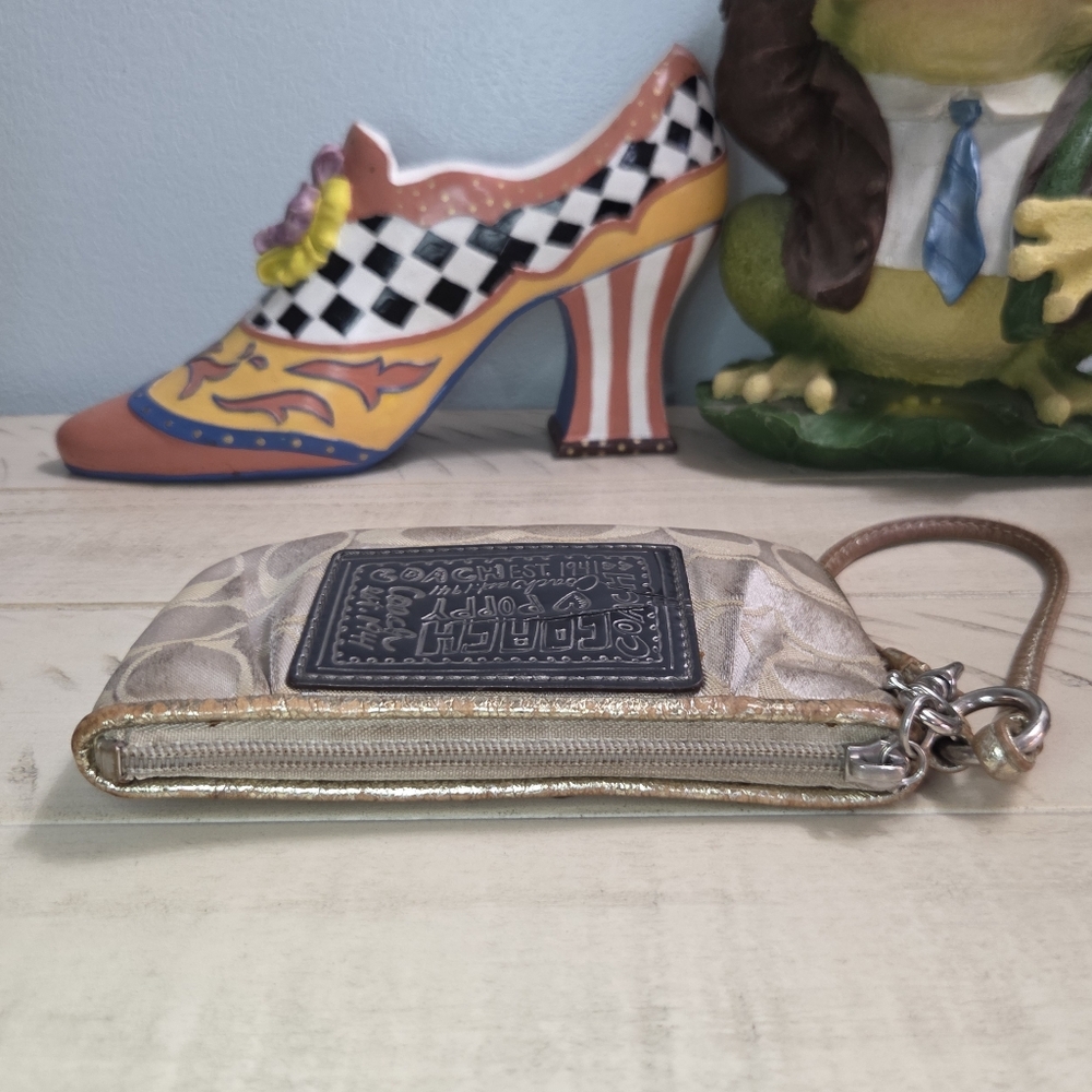 Coach Poppy Glam Signature Canvas Wristlet, GUC - Picture 8 of 10